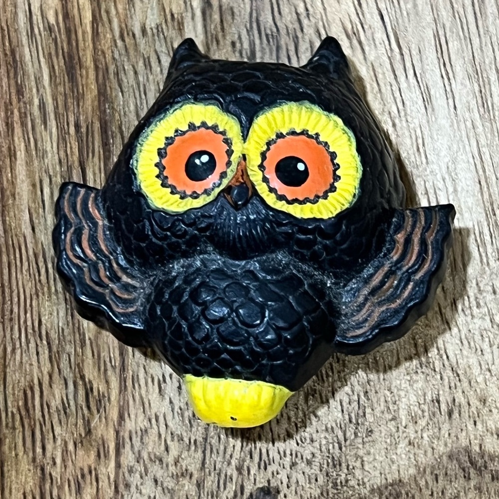 Vintage 70’s Hallmark Retro Owl Brooch Pin